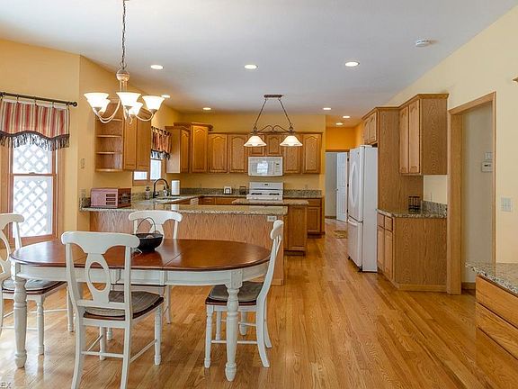 3rd image of 16645 Auburn Springs Dr
