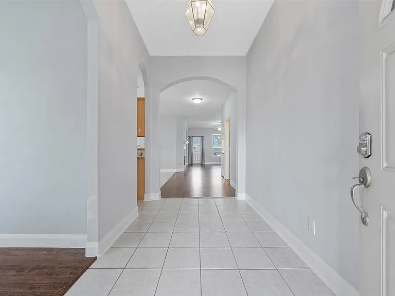 18235 Silver Timber Ct — Photo 4