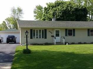 258 Tomahawk Ct, Carol Stream, IL 60188