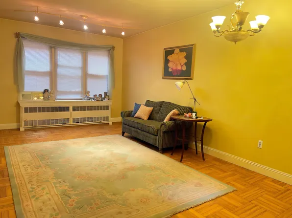 770 Ocean Parkway image 1 of 4