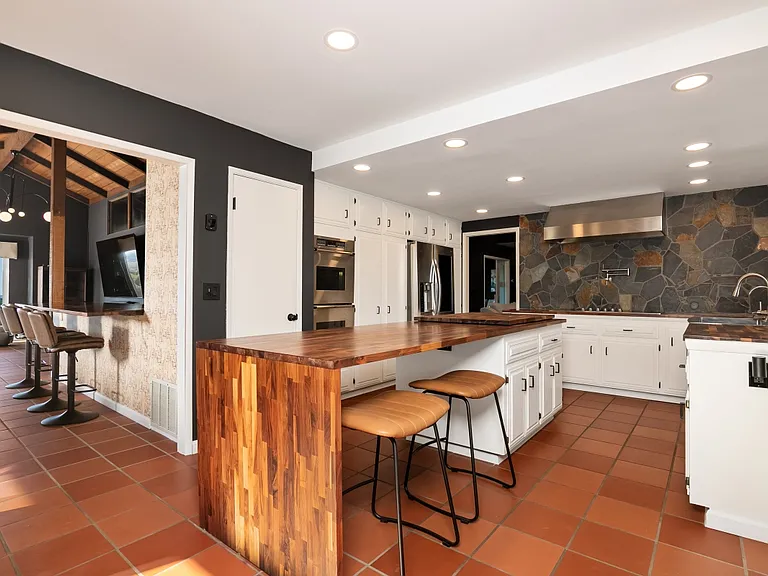 2073 Elevado Rd — Photo 21