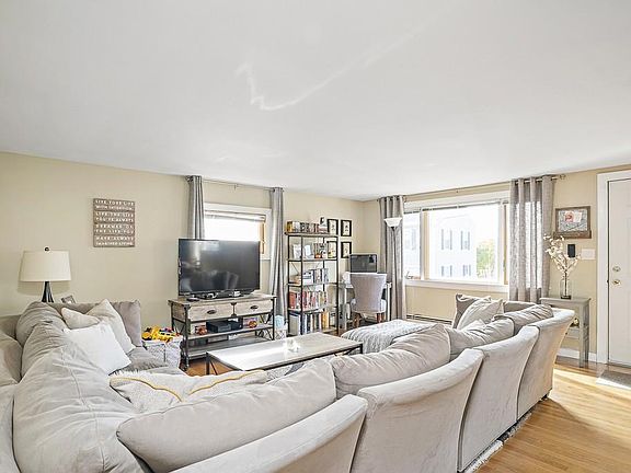3rd image of 21 Forest Hill Ave