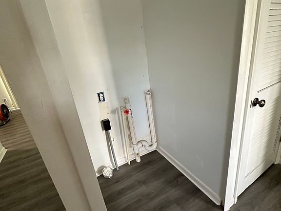 washer/dryer closet