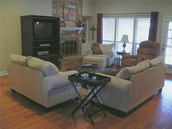 2nd image of 2313 Hillside Ln