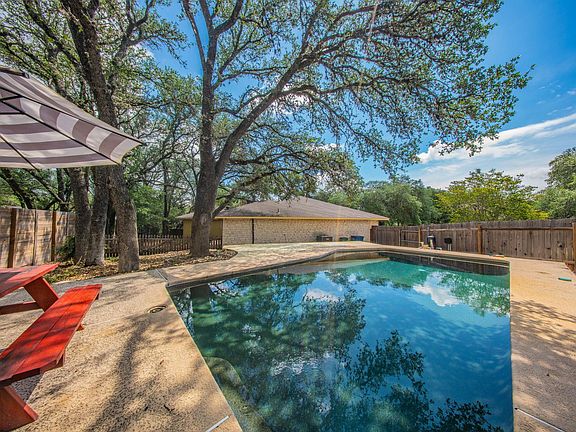 2nd image of 4504 Langtry Ln