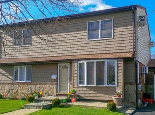 1005 Ferngate Dr, Franklin Square, NY 11010