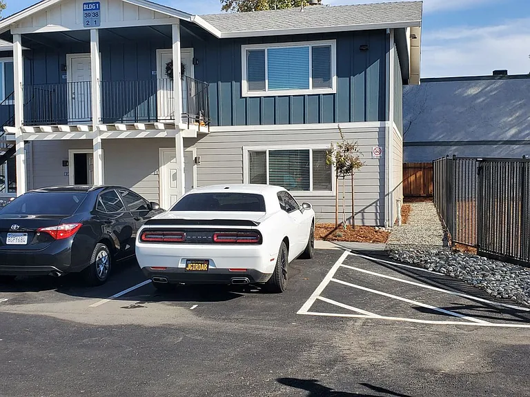 Sutter Commons Apartments — Photo 31