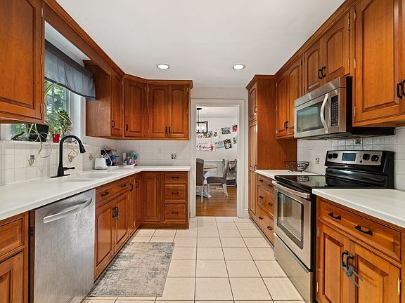 2nd image of 53 Eleanor St