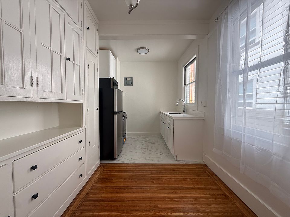 1st image of 2245 Larkin St APT 2
