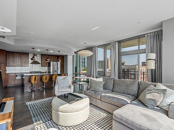 3rd image of 4909 Laclede Ave APT 804
