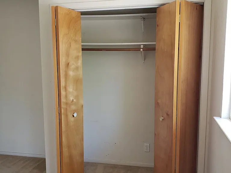 210 Locust St — Photo 3