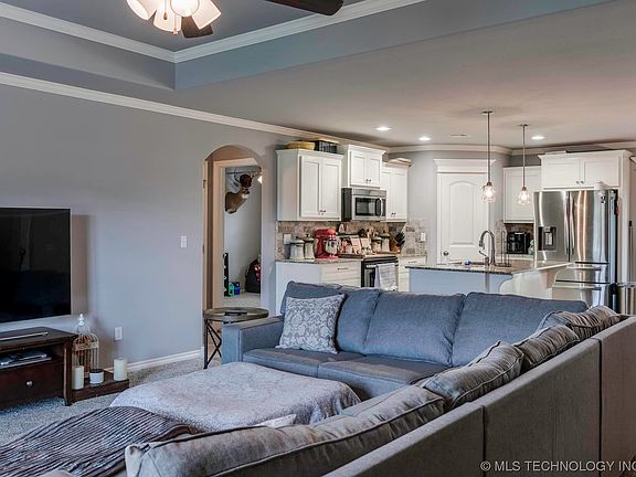 3rd image of 9925 E Tall Pine Ln