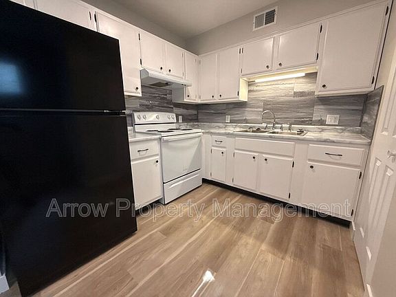 3rd image of 905 5th St #107