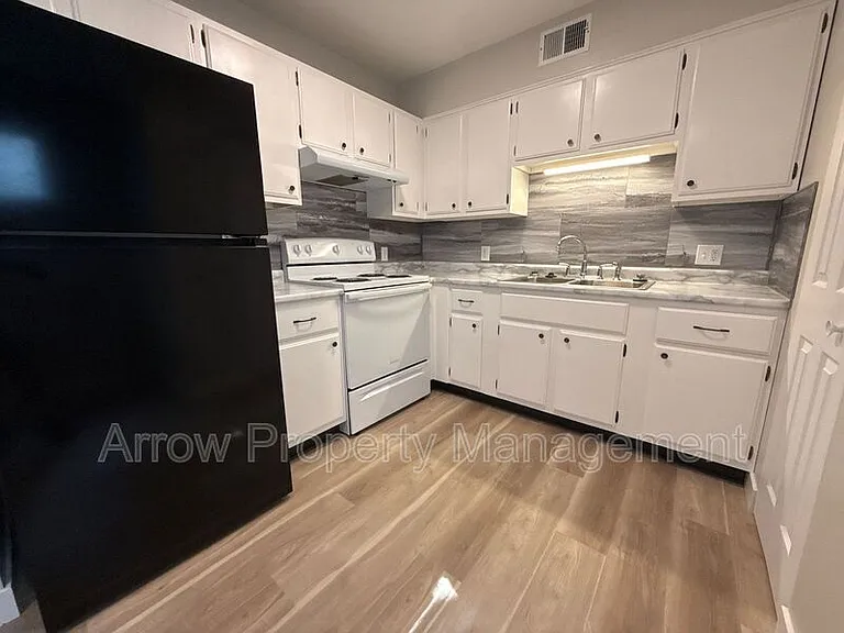 905 5th St #107 — Photo 3