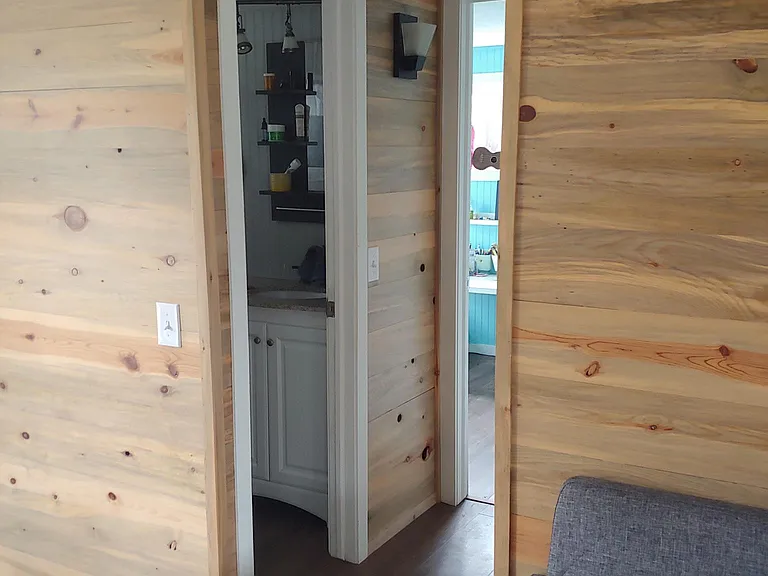 2134 W Vine Dr — Photo 2
