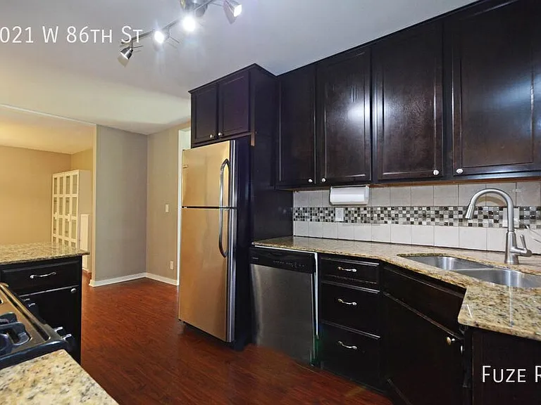 1021 W 86th St — Photo 10
