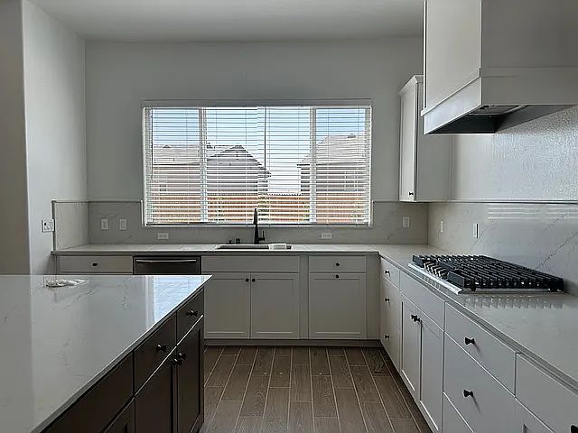 2nd image of 950 W Wayfarer Ln