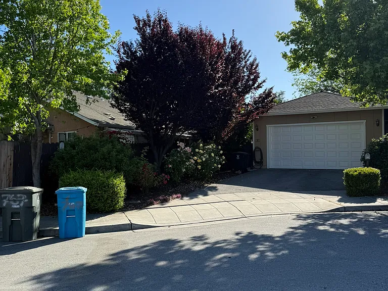 767 Carole Ct — Photo 2