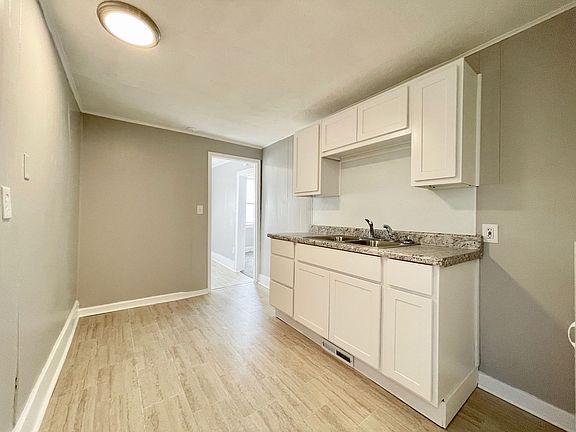 5th image of 2413 Reynolds St #1