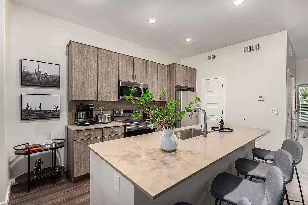 Building Photo - Pinnacle Vista Condominiums
