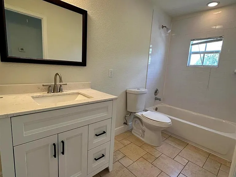 340 Walton Blvd — Photo 6