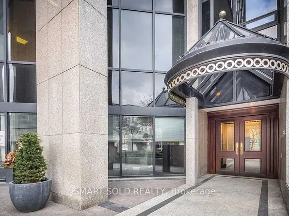 30 Wellington St E #2202, Toronto, ON M5E 1S3