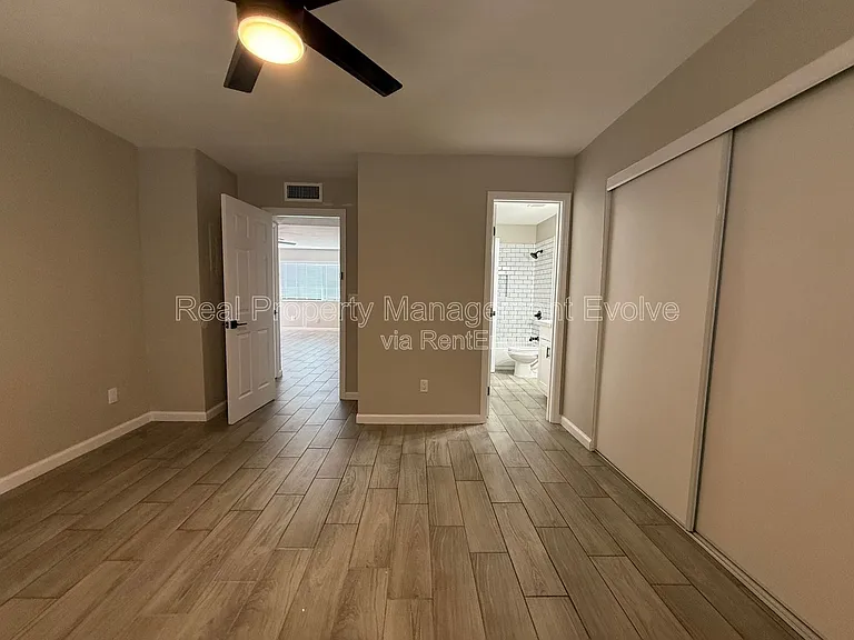 3302 W Loma Ln #3 — Photo 8