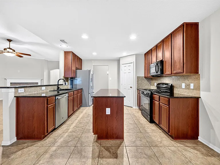 18631 Cypress Lake Village Dr — Photo 5