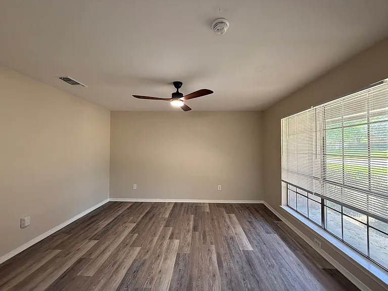 5204 Winifred Dr — Photo 7