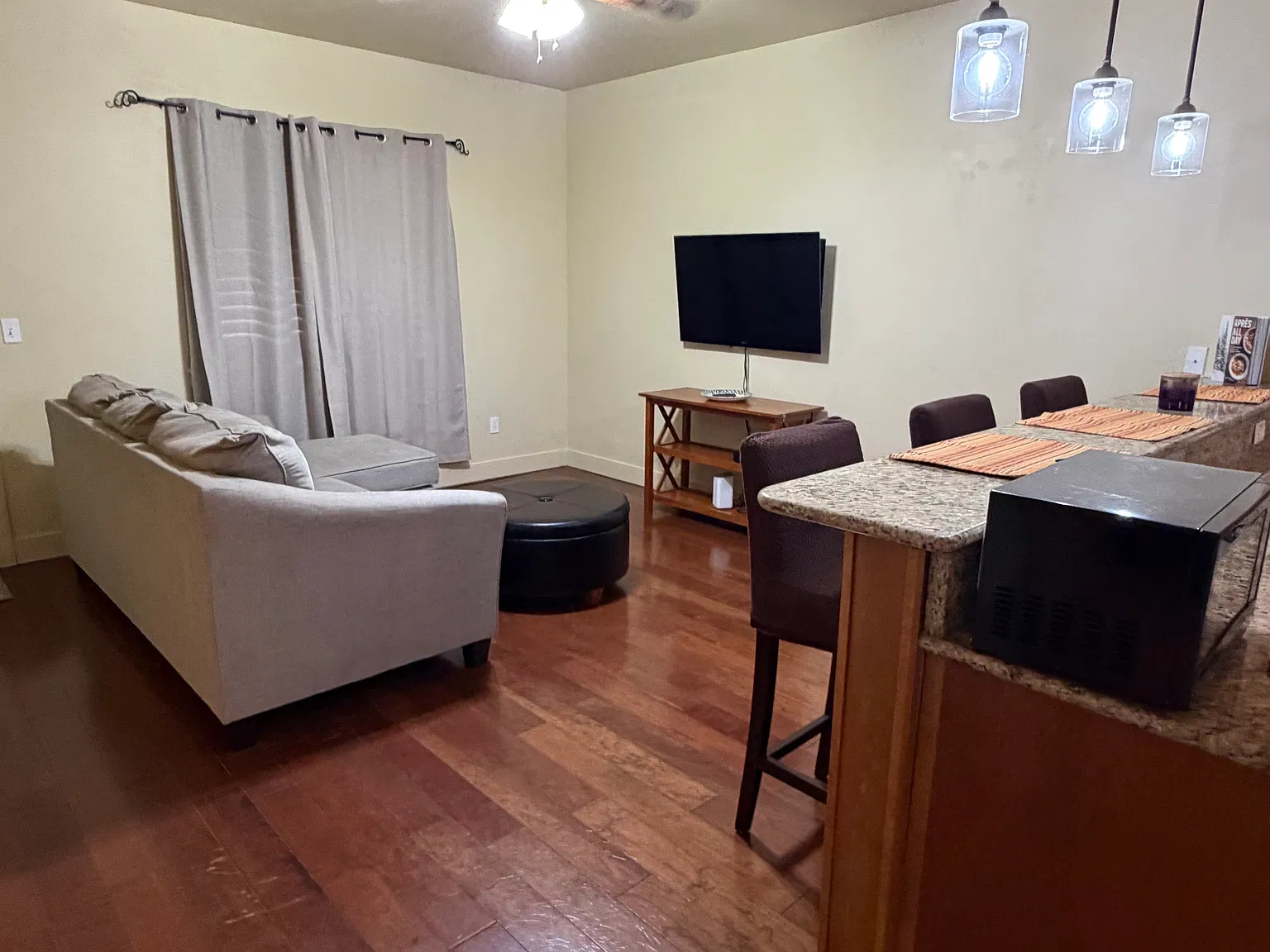 2 bed, 1000 sqft, $2,500 — Photo 3