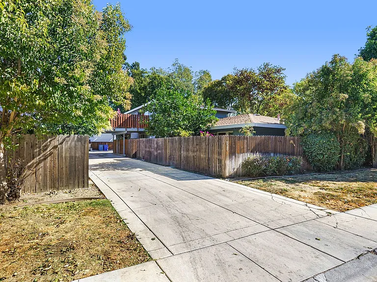 828 D St — Photo 17