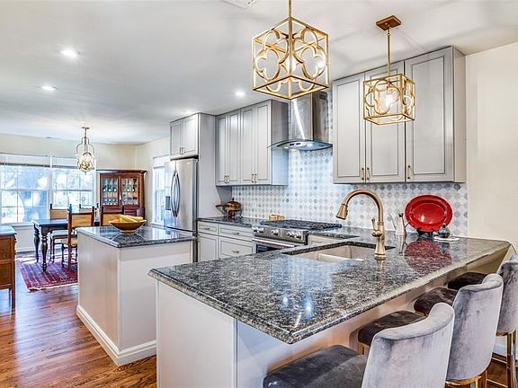 4th image of 2015 Mayflower Dr