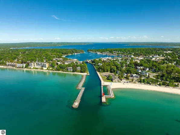 704 Mercer Blvd, Charlevoix, MI 49720