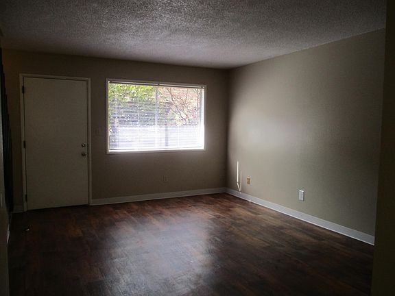 2nd image of 3024 Maryland St