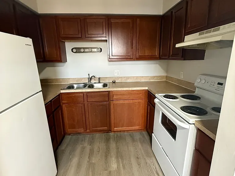 Fairmont Apartments — Photo 18