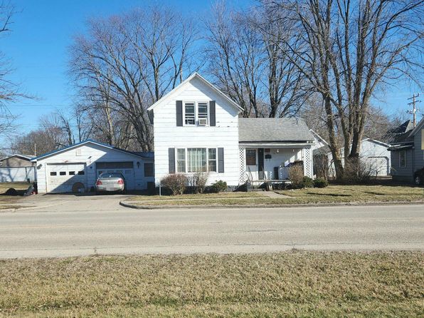 424 N Main St, Moweaqua, IL 62550