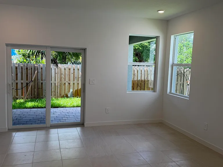 1872 NW 6th Ave — Photo 27