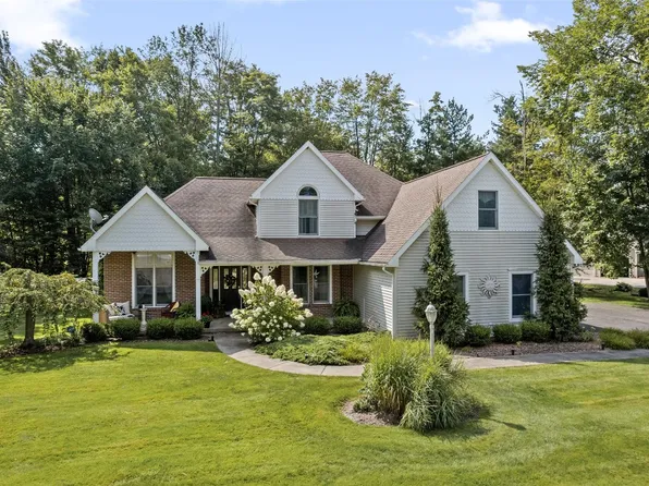 956 Dante Dr, Endicott, NY 13760