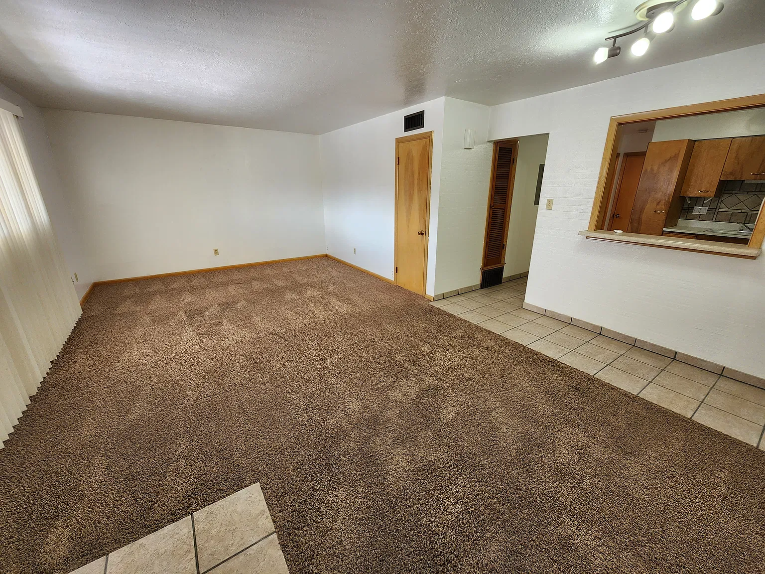 1 Bdr Apt in Morningside. 3312 Transit Ave — Photo 3