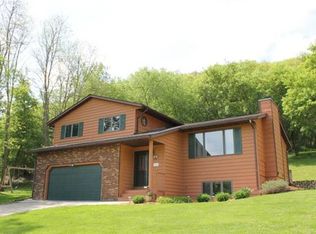 301 Knopp Valley Dr, Winona, MN 55987