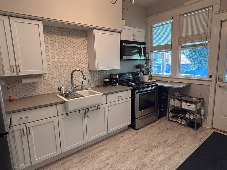 417 N Durkee St #8 — Photo 5