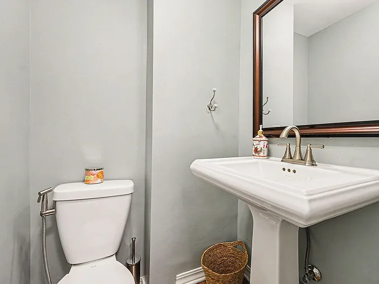 746 N Monaco Pkwy — Photo 15
