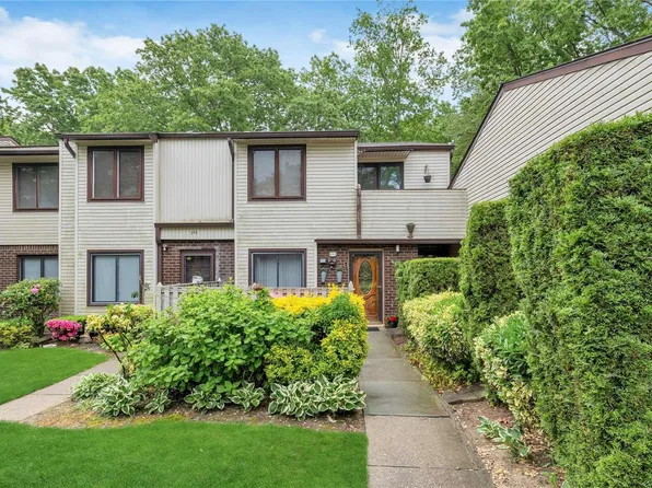 341 Clubhouse Court #Lower, Coram, NY 11727