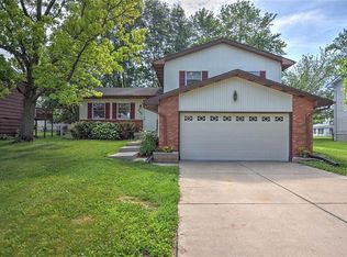 966 S Green Meadow Dr, Decatur, IL 62521