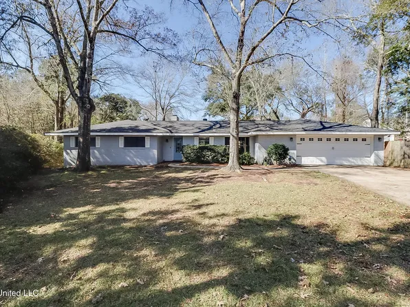 888 Kailua Pl, Diamondhead, MS 39525