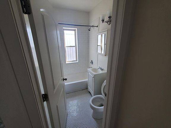 3rd image of 2945 W Fullerton Ave APT 1S