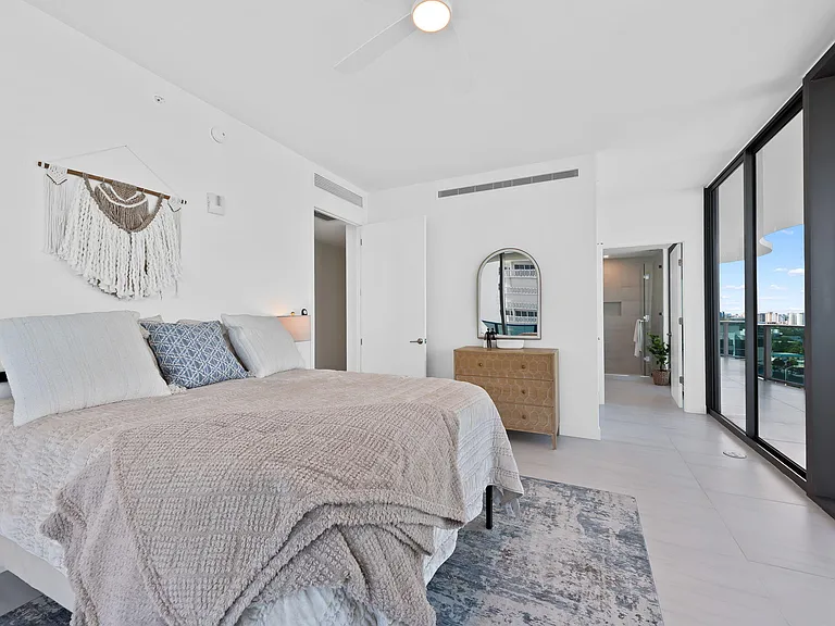 900 N Ocean Blvd #906 — Photo 32