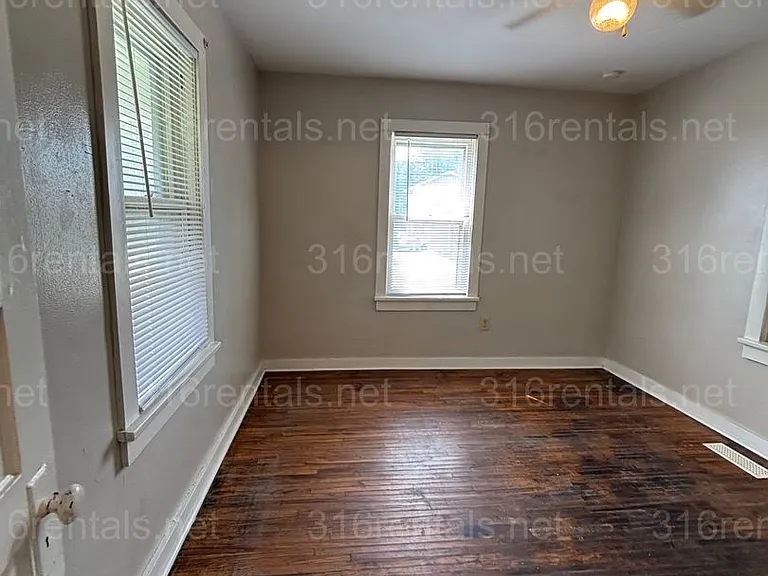 106 S Arthur St — Photo 12
