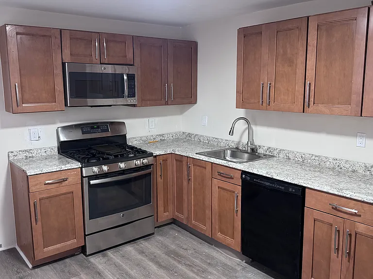 821 Bordentown Rd — Photo 1