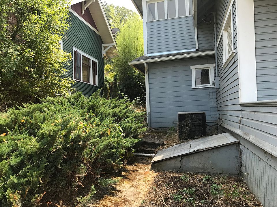 1st image of 1307 SE Douglas Ave